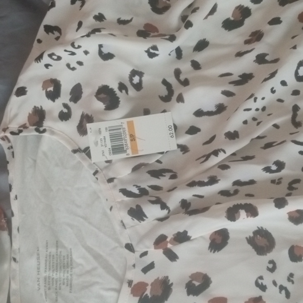 Woman new van Heusen top